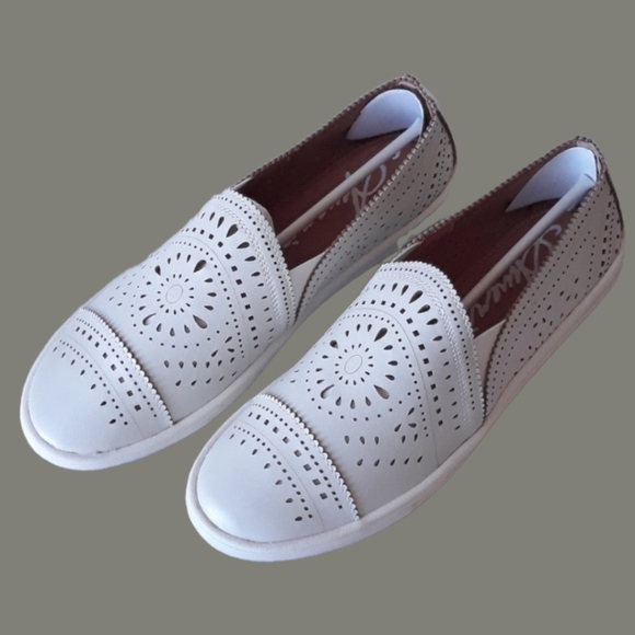 American Rag Slip-On Sneakers SALE 20% OFF - Picture 4 of 4